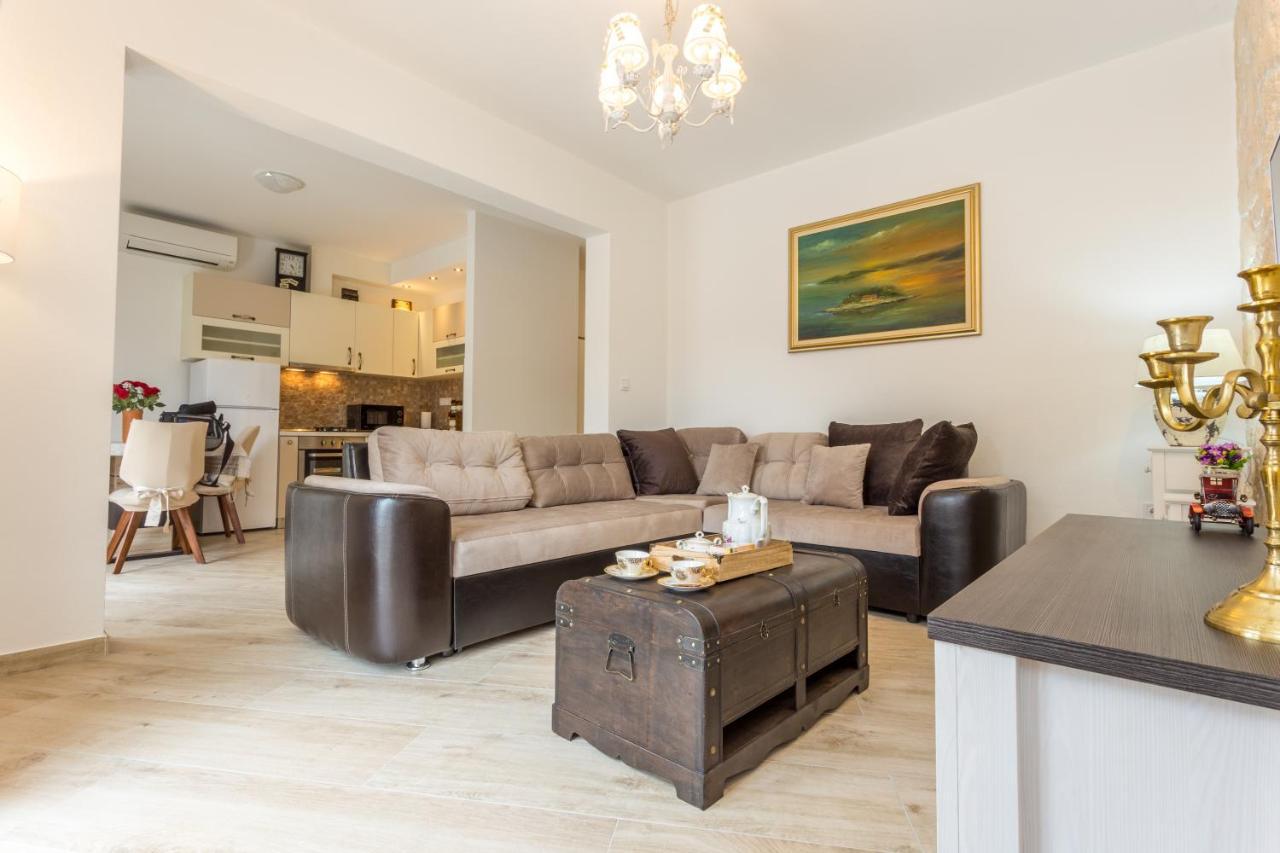 Villa Capitis In The Center- Luxury Apartment With Swimming Pool 흐바르 외부 사진