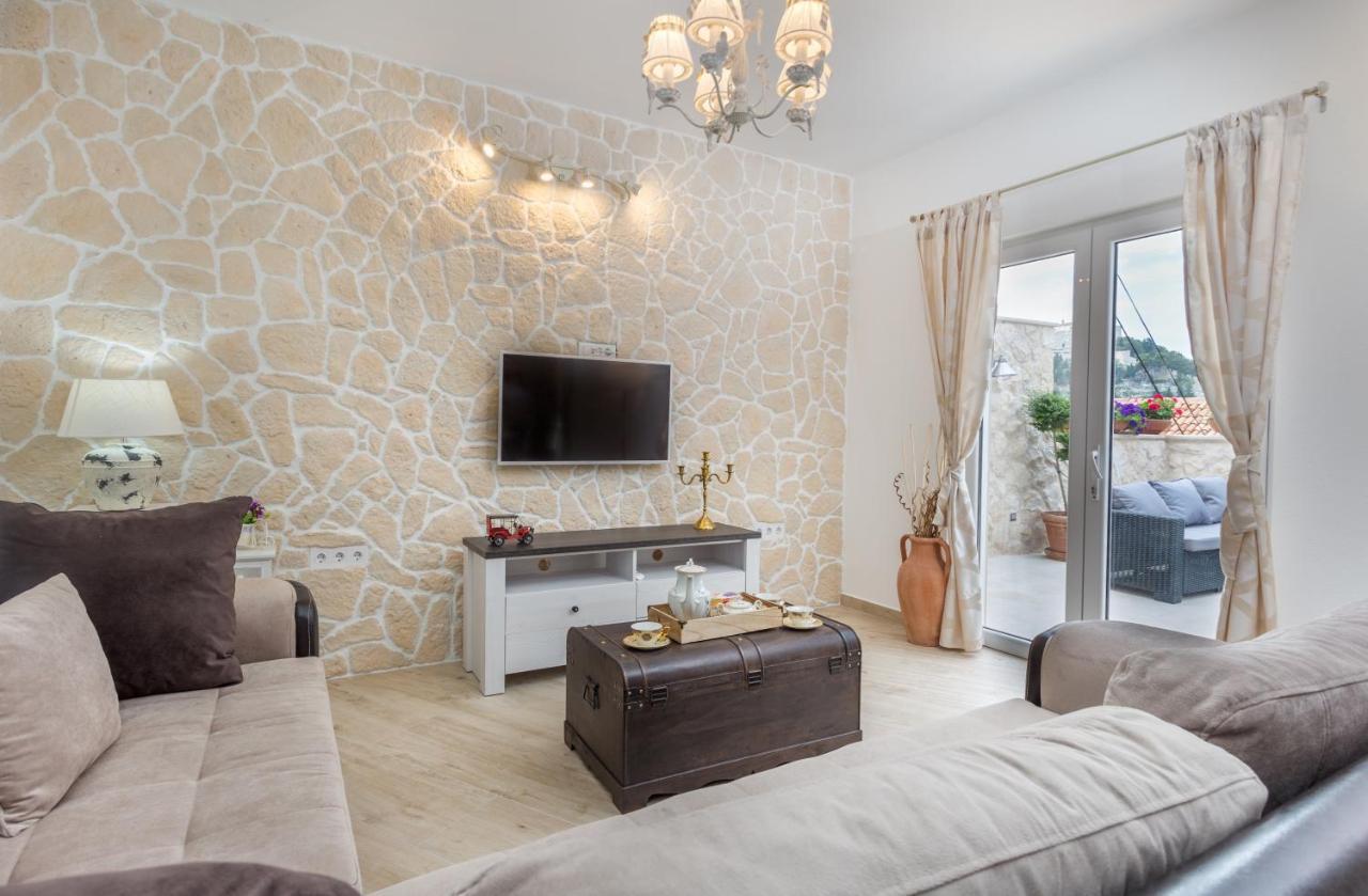 Villa Capitis In The Center- Luxury Apartment With Swimming Pool 흐바르 외부 사진
