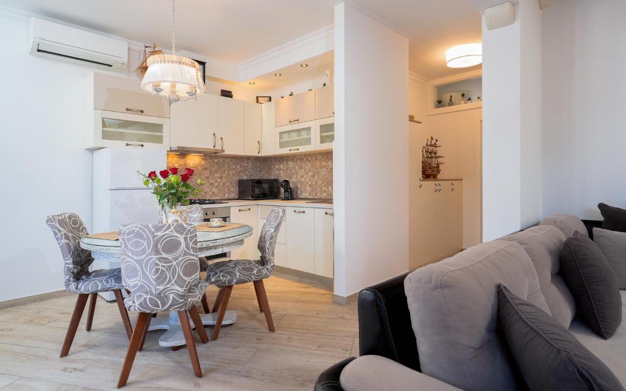 Villa Capitis In The Center- Luxury Apartment With Swimming Pool 흐바르 외부 사진