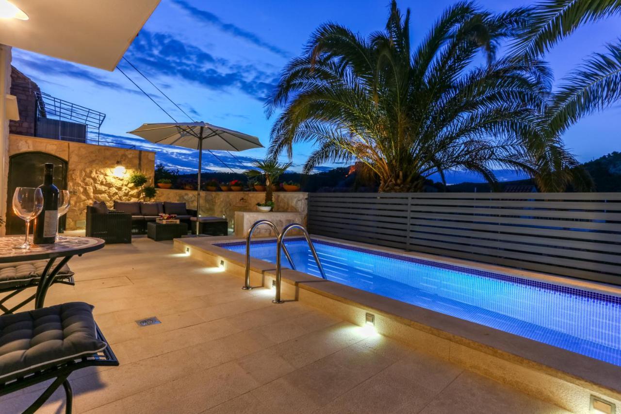 Villa Capitis In The Center- Luxury Apartment With Swimming Pool 흐바르 외부 사진