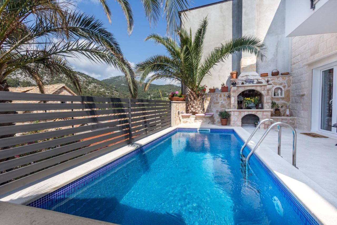 Villa Capitis In The Center- Luxury Apartment With Swimming Pool 흐바르 외부 사진