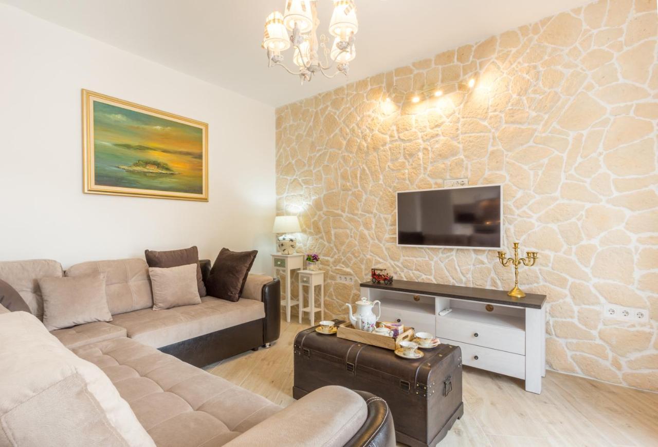 Villa Capitis In The Center- Luxury Apartment With Swimming Pool 흐바르 외부 사진